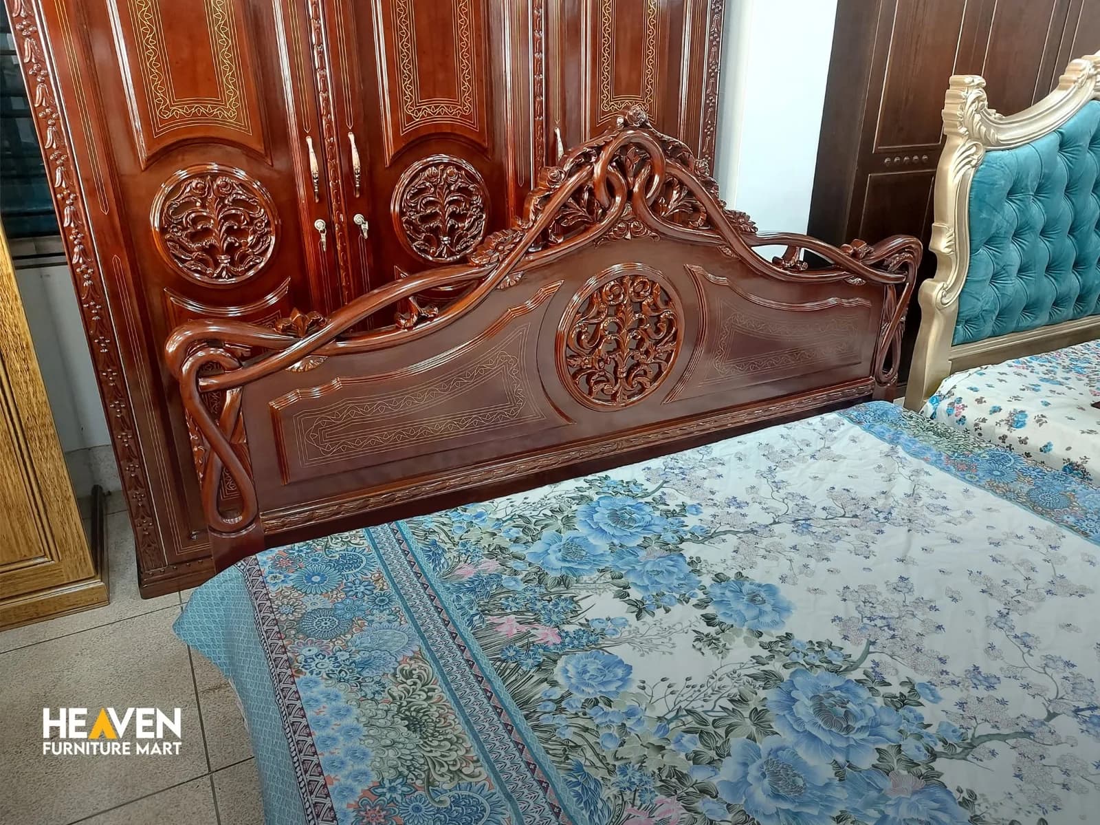 হেভেন ফার্নিচার মার্ট খোদাই করা কাঠের খাট